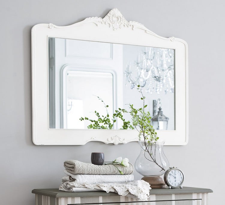 miroir cadre bois -blanc-ornements-arabesques