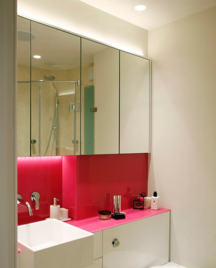panneau décoratif mural –verre-salle-bains-rose-vif-lavabo