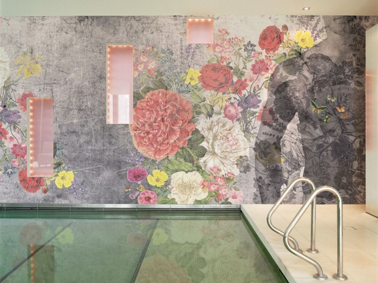 papier peint pour salle de bain -aloha-motifs-floraux-romantiques