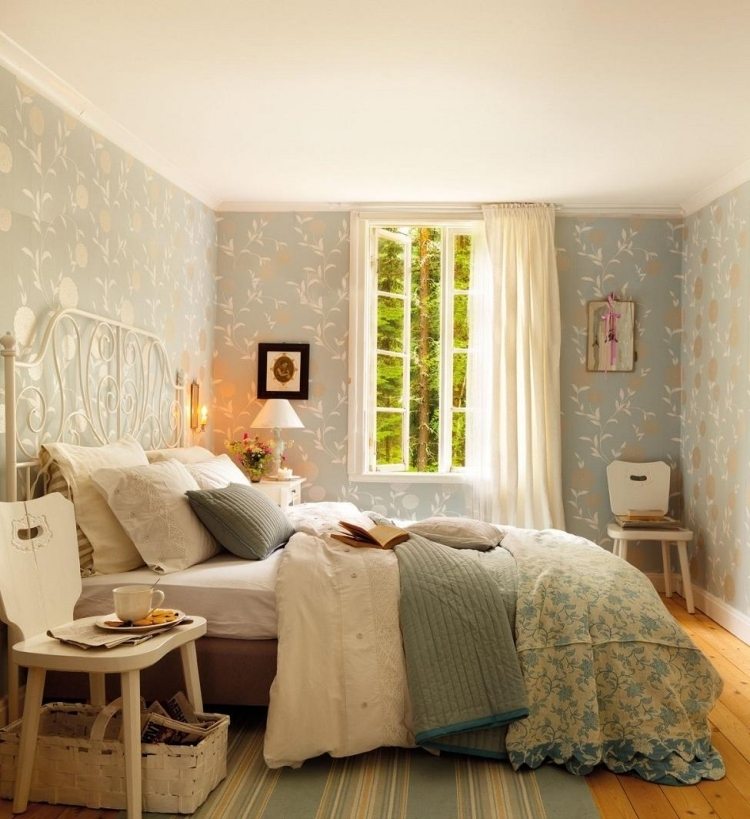 papier-peint-vintage-années-50-bleu-pastel-blanc-chambre-romantique