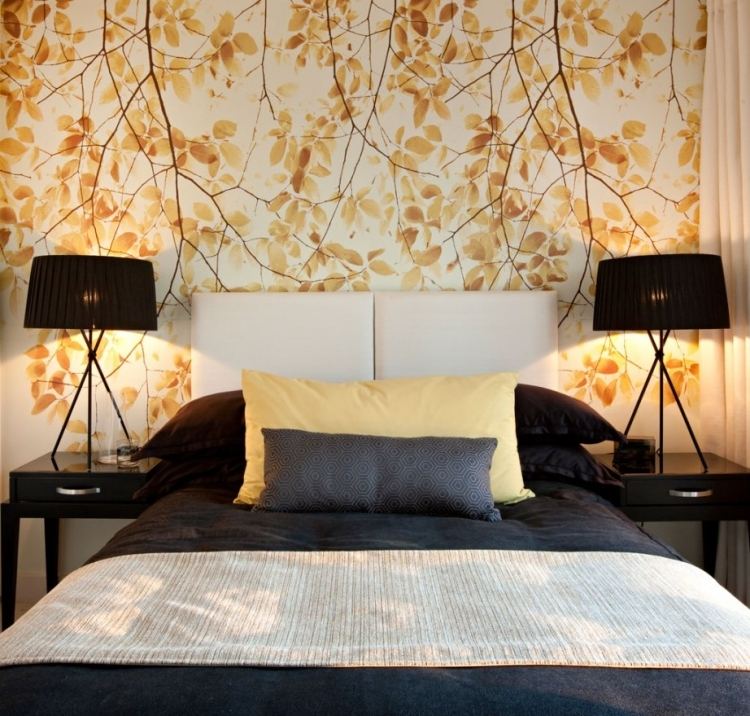 papier-peint-vintage-branches-feuilles-dorées-automnales-chambre-moderne
