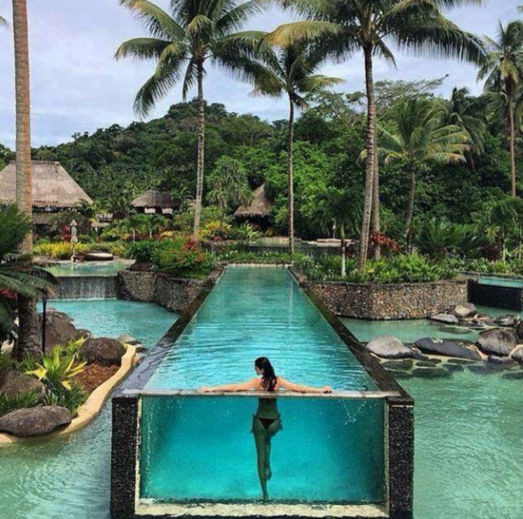piscine-extérieure-laucala-island-resort-fidji