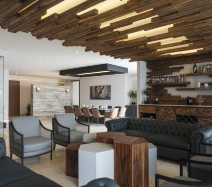 plafond bois design lumineux led-salon-salle-manger-appartement-design