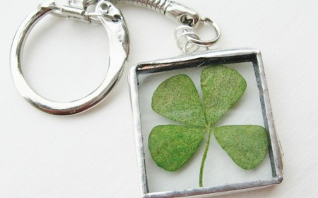 porte-bonheur –faire-soi-meme-porte-cle-feuille-trefle-quatre-feuilles
