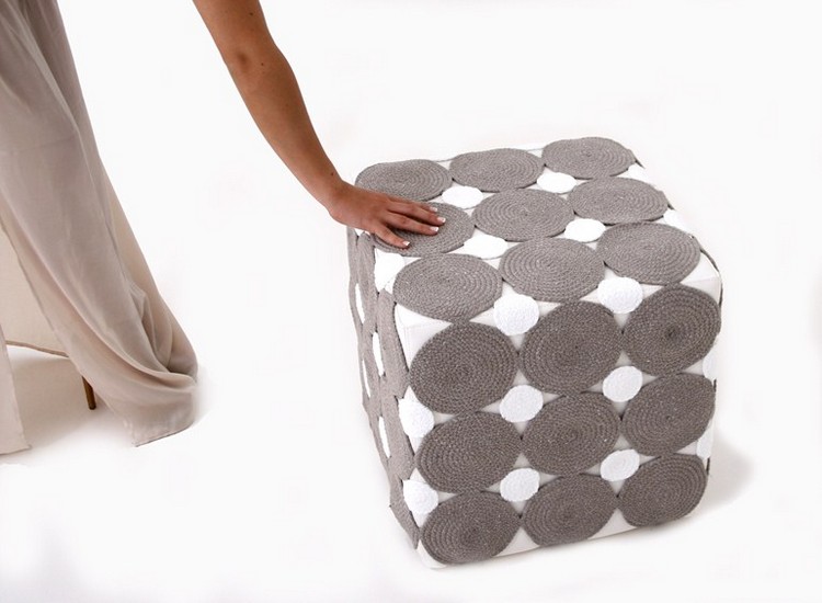 pouf design -cube-blanc-rondelles-grises-blanches-RITUAL-darono