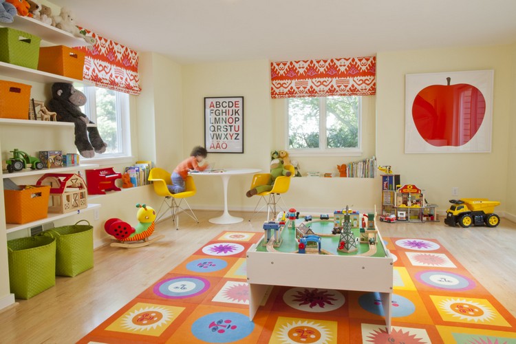 salle de jeux enfant tapis-orange-boites-rangement-orange-vert-table-jeux