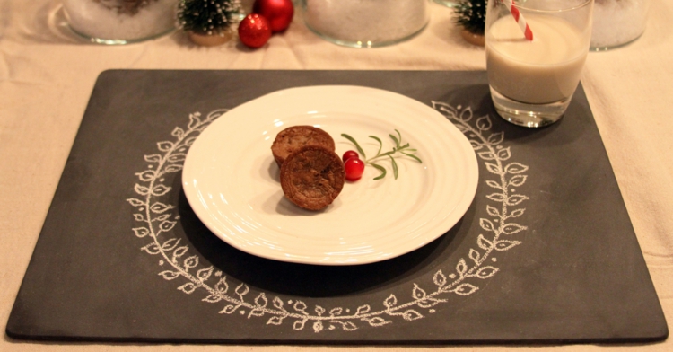 set de table Noël -tableau-noir-dessin-craie-couronne-noel