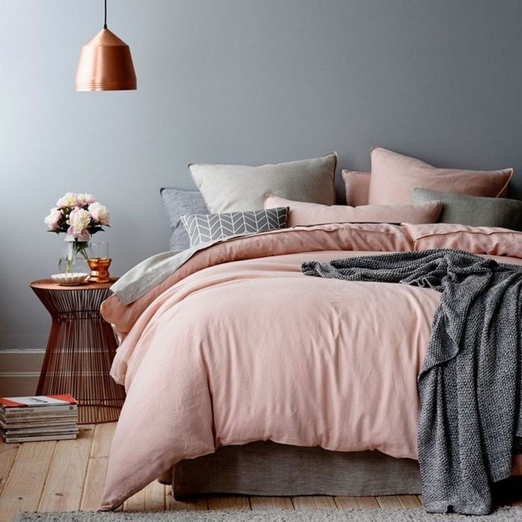 suspension cuivre -chambre-coucher-literie-gris-rose-cendre-romantique