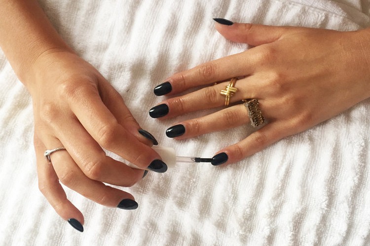 tuto nail art –nouvel-an-vernis-ongles-noir