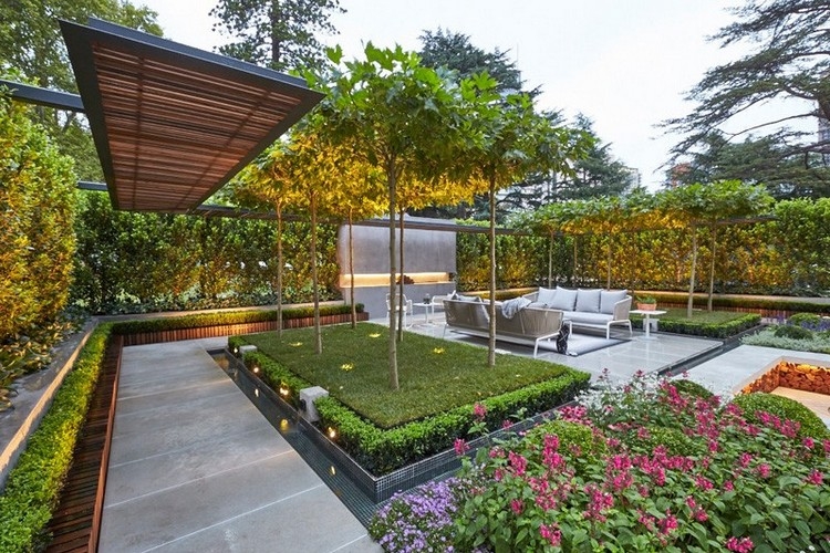 aménagement jardin extérieur -auvents-parterres-pelouse-arbres-fleurs-coin-lounge