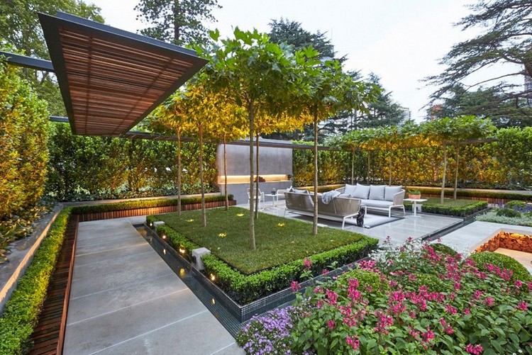 aménagement jardin extérieur -auvents-parterres-pelouse-arbres-fleurs-coin-lounge