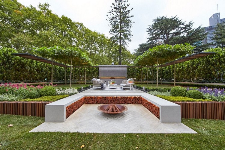 aménagement jardin extérieur -symetrie-vasque-feu-bancs-beton-parterres-fleurs-arbres-coin-lounge