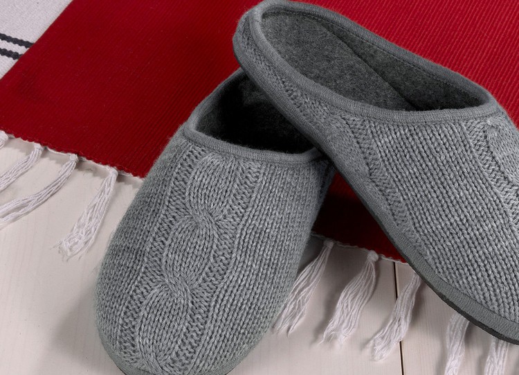 chaussons-femme-pantoufles-homme-tricotés-gris