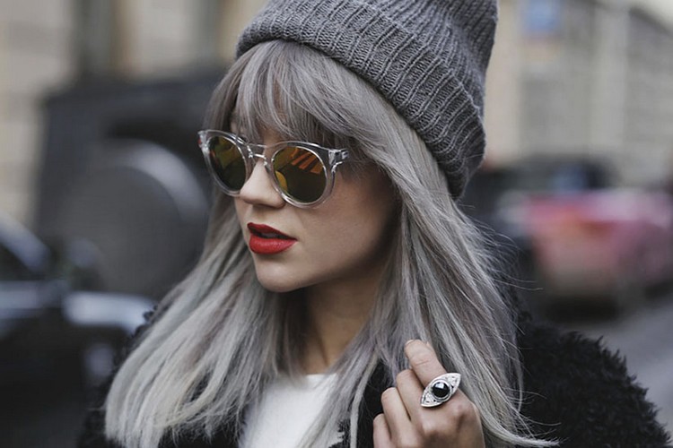 Cheveux gris mode 2016 - une tendance qui vient avec un prix