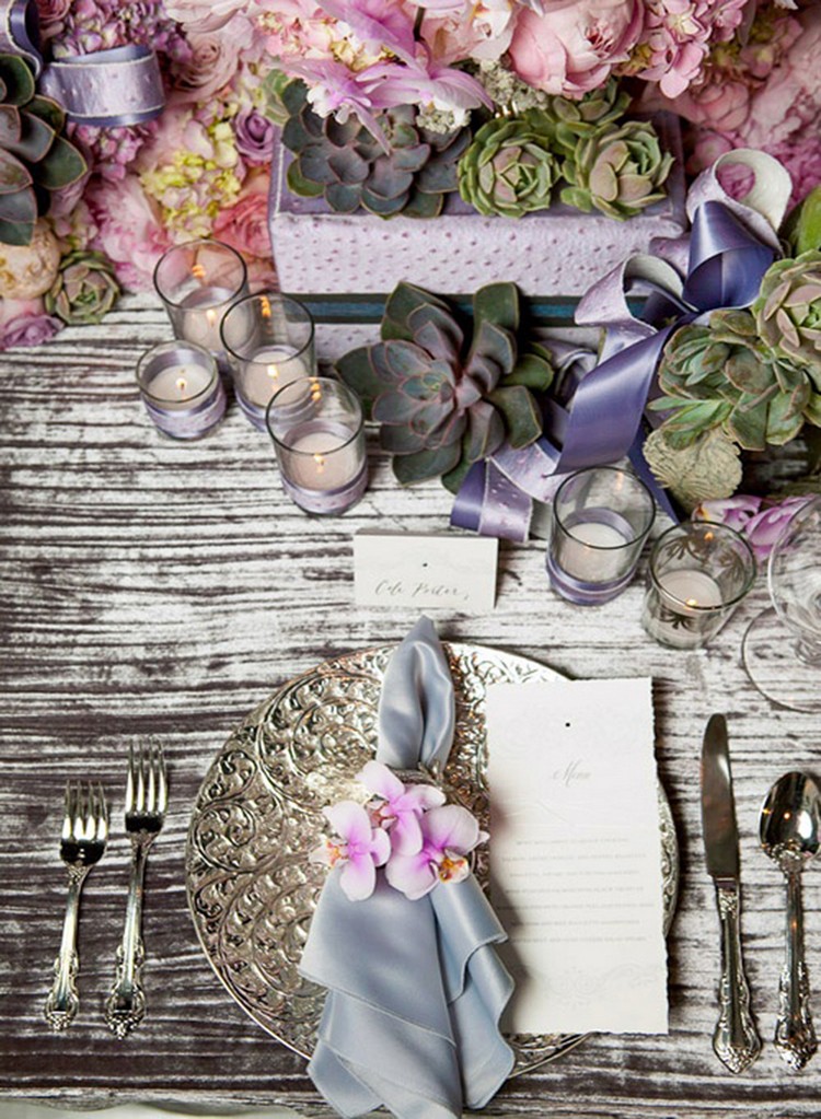 déco table Saint-Valentin -deco-florale-succulentes-bougies-chauffe-plat