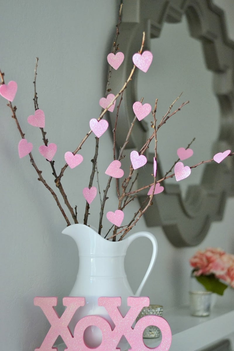 décoration Saint Valentin romantique bouquet-branches-coeurs-roses