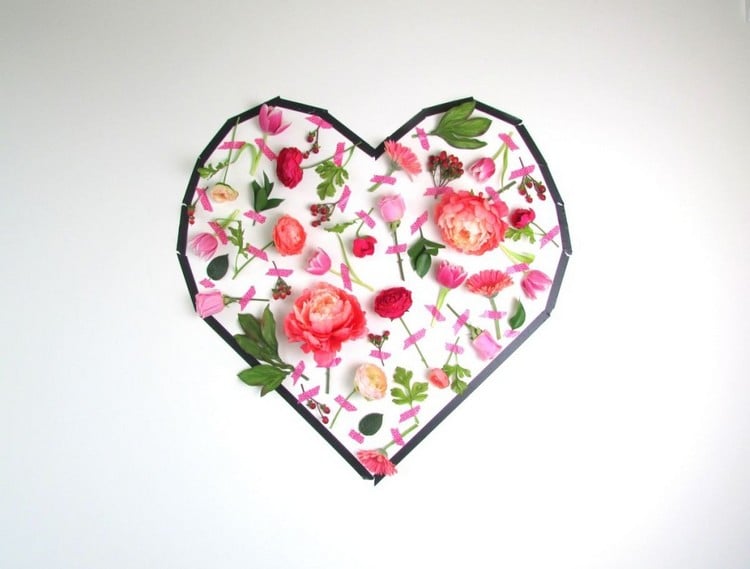 décoration saint valentin DIY-coeur-amour-ruban-adhesif-fleurs-fraiches-artificielles
