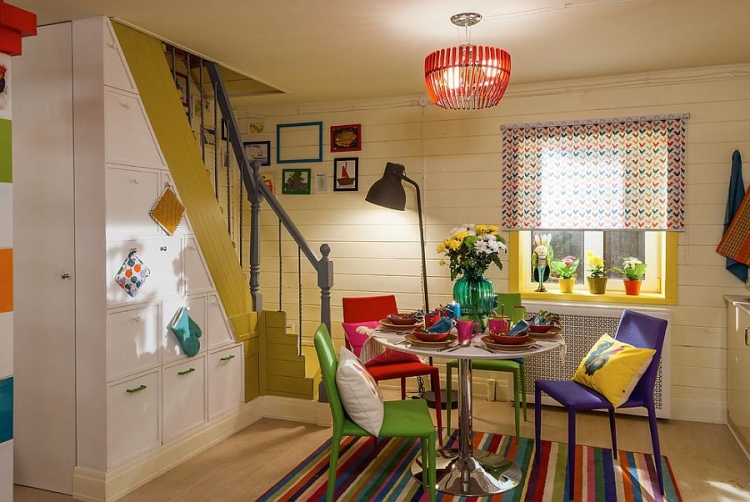 décoration-salle-manger-chaises-colorées-tapis