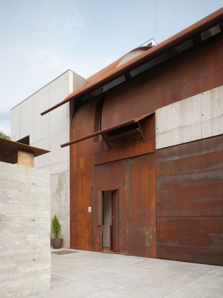 facade-maison-acier-corten-moderne-rustique