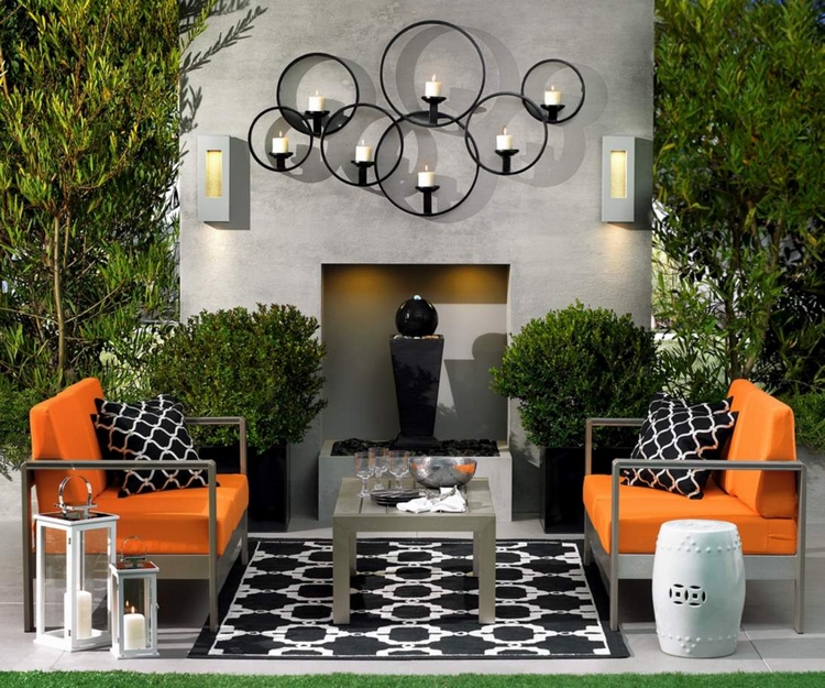 fauteuils-jardin-design-moderne-tapis-noir-blanc-extérieur-décoration-cheminée