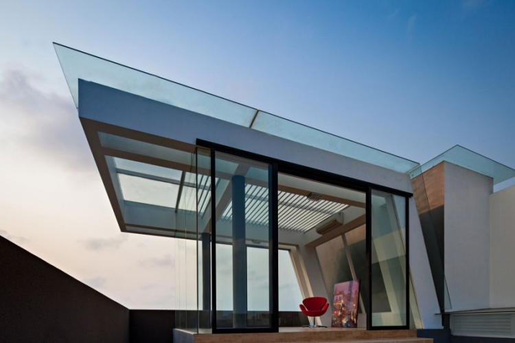 faux-plafond-design-baies-vitrées-terrasse