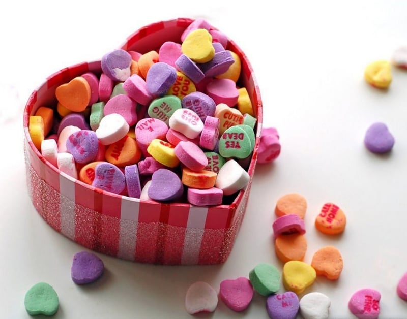 idée-cadeau-Saint-Valentin-femme-boite-bonbons-coeurs