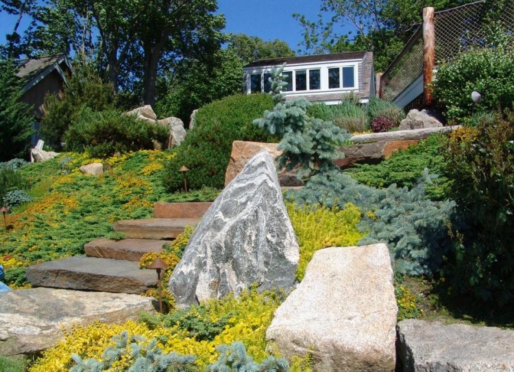 jardin-pente-marches-pierre-pierres-décoratives