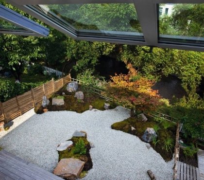 jardin zen moderne-gravier-decoratif-parterres-mousse-vegetale-erable-japon