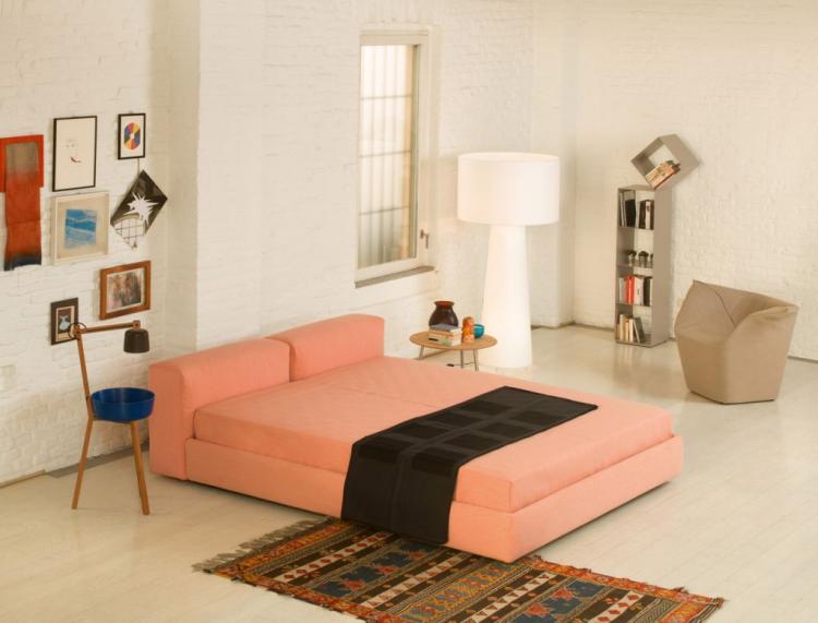 lit contemporain superlong-bed-rose-pastel-tapis-ethnique