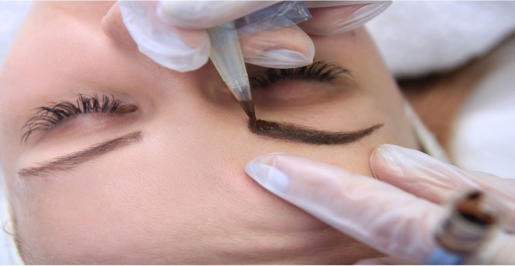 maquillage-permanent-sourcils-processus-dermopigmentation