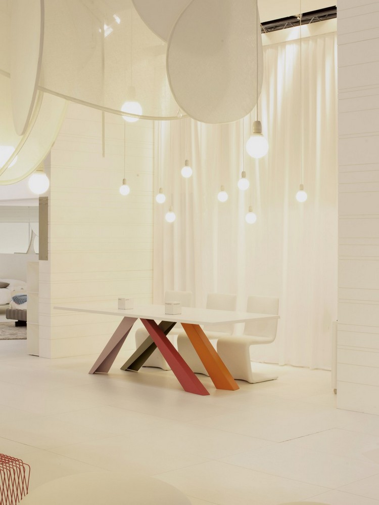 meuble design moderne-table-salle-manger-plateau-blanc-pietement-colore-alain-gilles-big-table-bonaldo-big-table