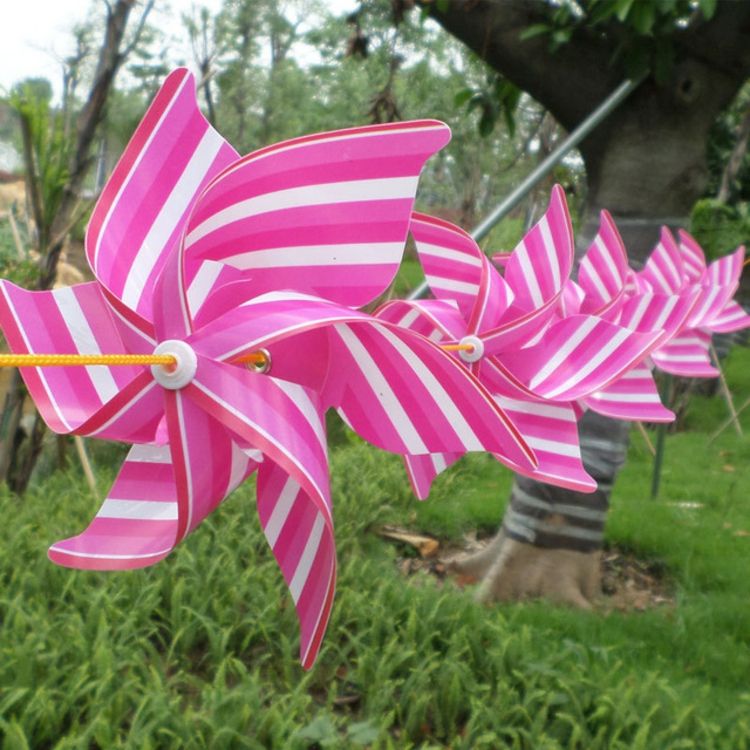 moulin-vent-papier-rose-blanc-déco-jardin