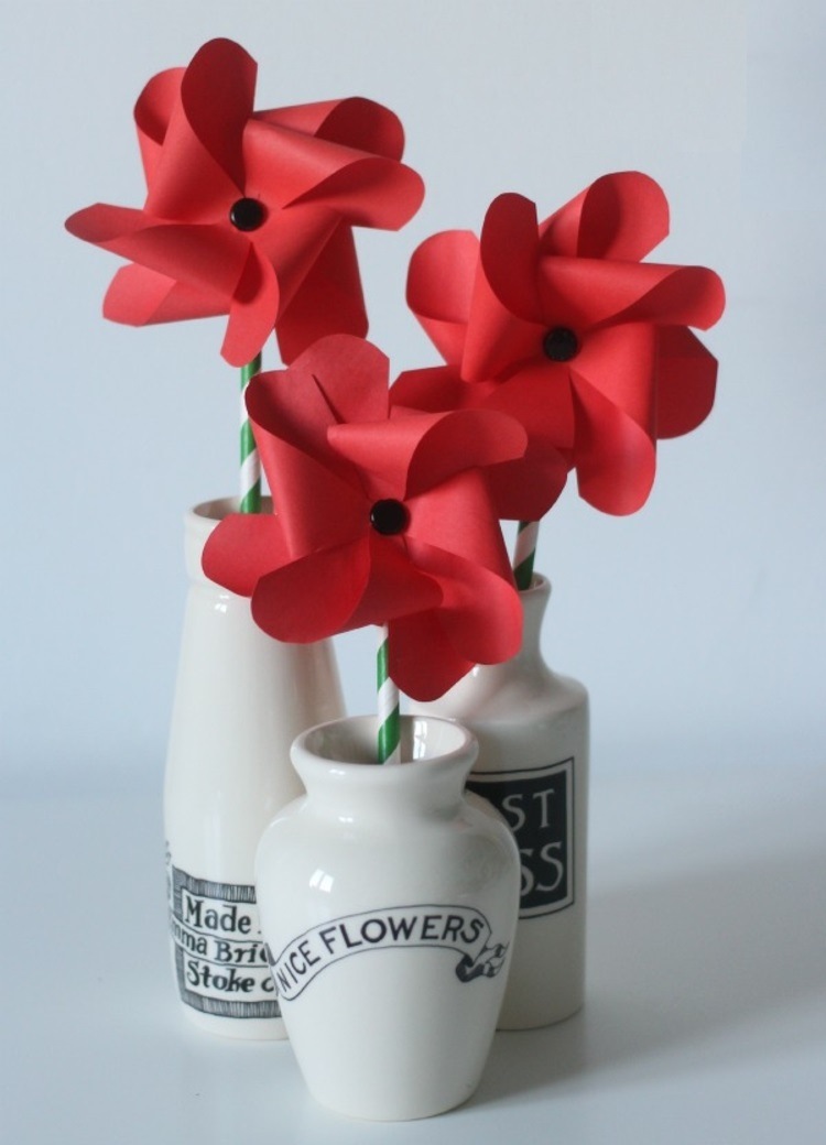 moulin-vent-papier-rouge-faire-fleurs-artificielles