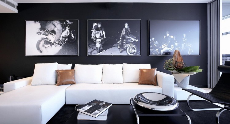 peinture salon moderne -noir-mat-tableaux-noir-blanc-canape-blanc