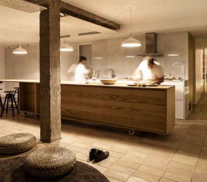 sol-pierre-naturelle-beige-intérieur-cuisine-ouverte-style-méditerranéen