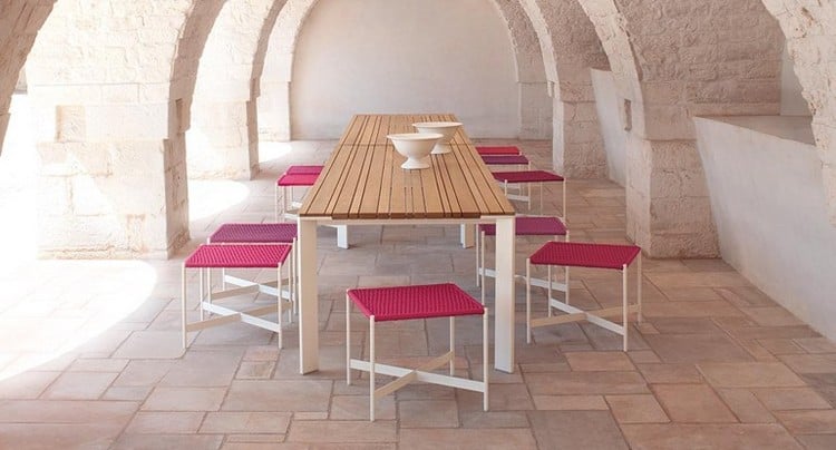 table d’extérieur –design-plateau-bois-pietement-blanc-SUNSET-Paola Lenti