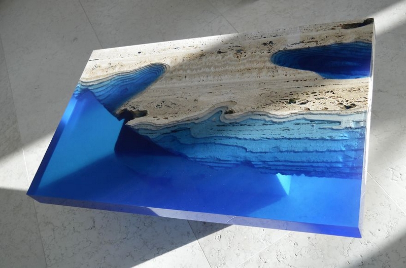 tables basses design plateau travertin-résine bleue Lagoons