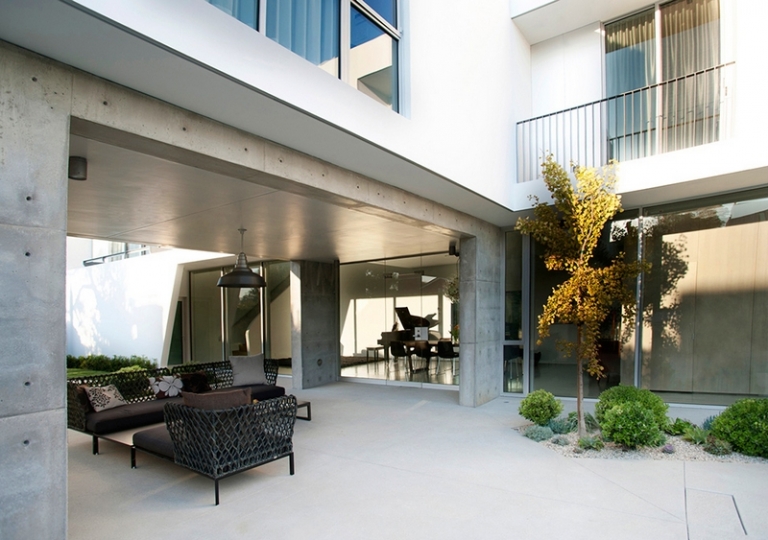 terrasse-moderne couverte salon jardin résine tressé