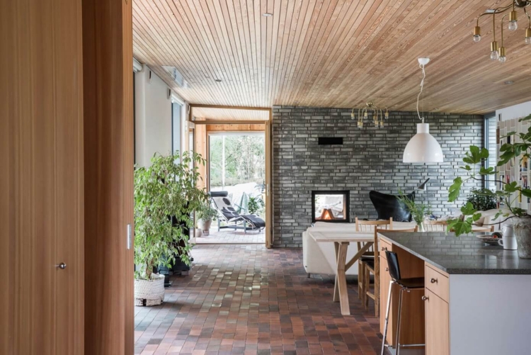bardage en bois plafond-parement-pierre-grise-suspension-design