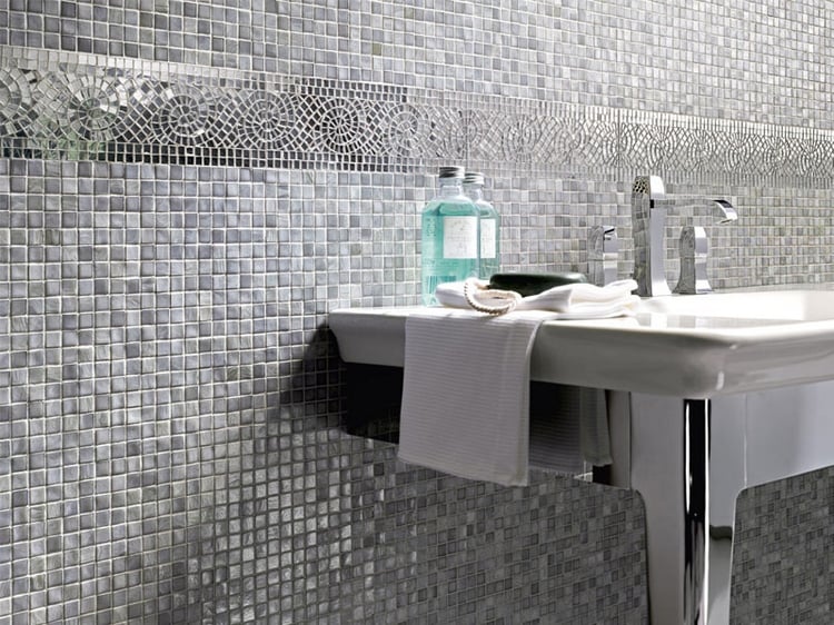 carrelage-mosaique-marbre-blanc-murs-salle-bains-série-Mosaico-Marmo