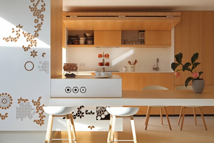 cuisine bois et blanc -panneaux-décoratifs-motifs-découpés-décoratifs-mobilier-bois-blanc