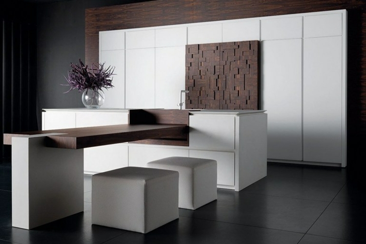 cuisine-design-italienne-panneau-mural-bois-massif-carrelage-sol-noir