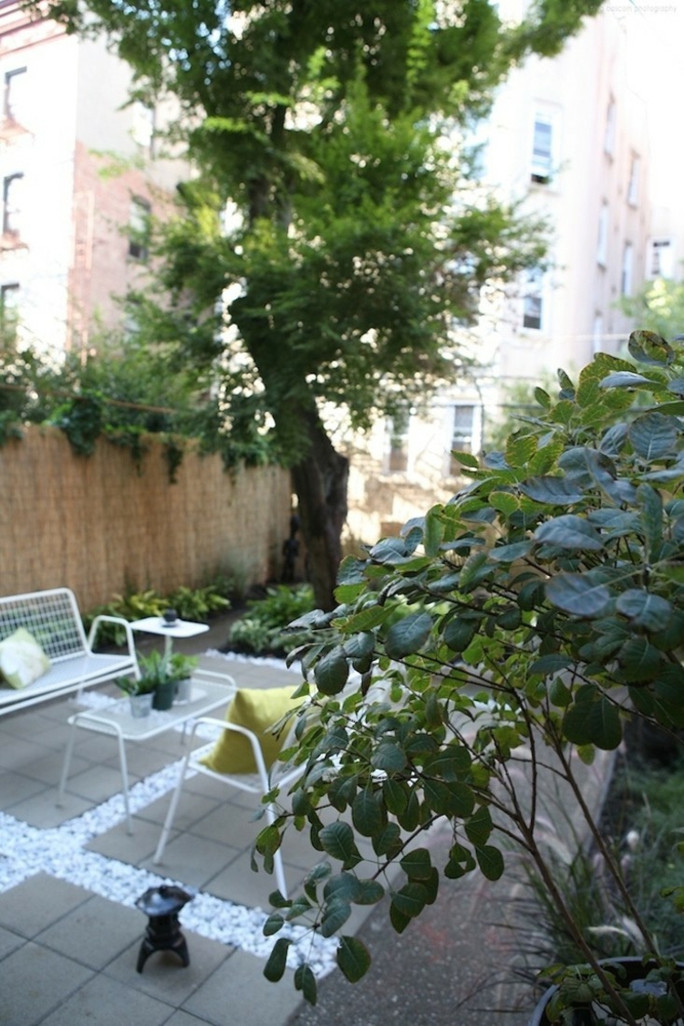 dalles terrasse idée-aménagement-jardin-meubles-métal
