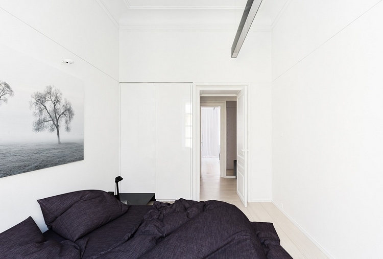 décoration-noir-blanc-chambre-coucher-adulte-tableau-literie