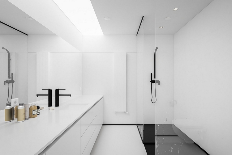 décoration-noir-blanc-salle-bains-design-ultra-moderne