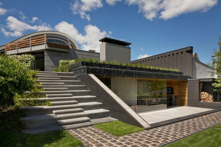 jardin et terrasse -escalier-exterieur-gris-terrasse-arriere