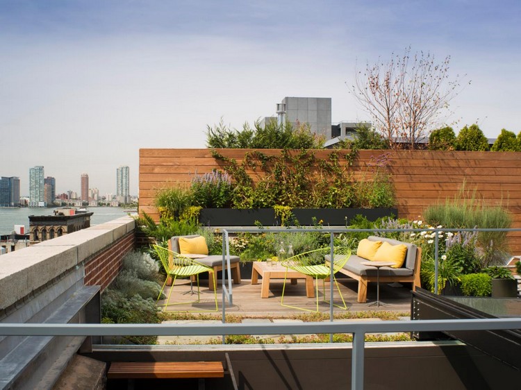 jardin sur le toit –terrasse-mobilier-bois-metal-parterres-fleurs-graminees-ornement