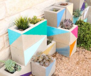 jardinière béton faire soi-même parpaings peints plantes succulentes