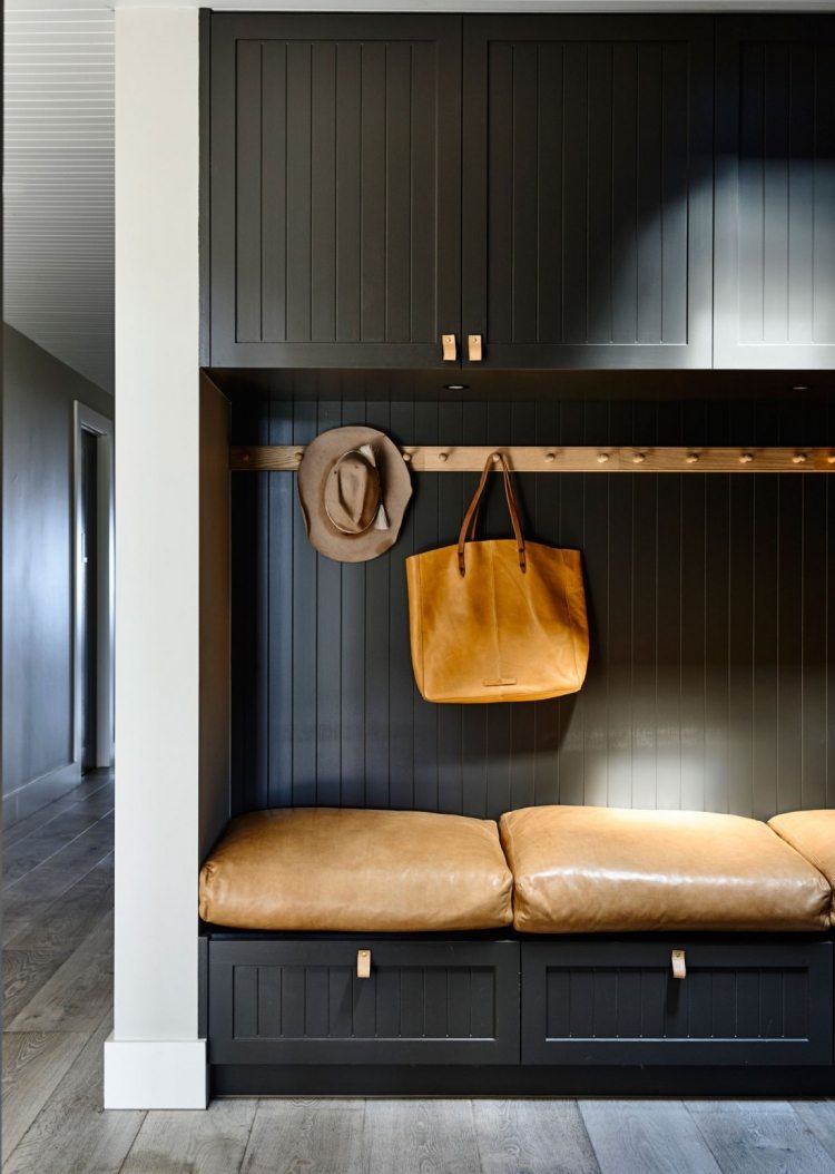 Lambris bois large gris anthracite dans une maison design !