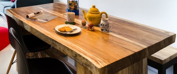 meubles-bois-massif-brut-table-salle-manger-massive-texture-chaleureuse